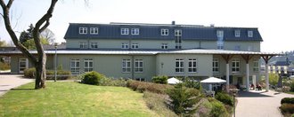 St. Elisabeth Aussenansicht: Haus ST. ELISABETH mit Gartenanlage